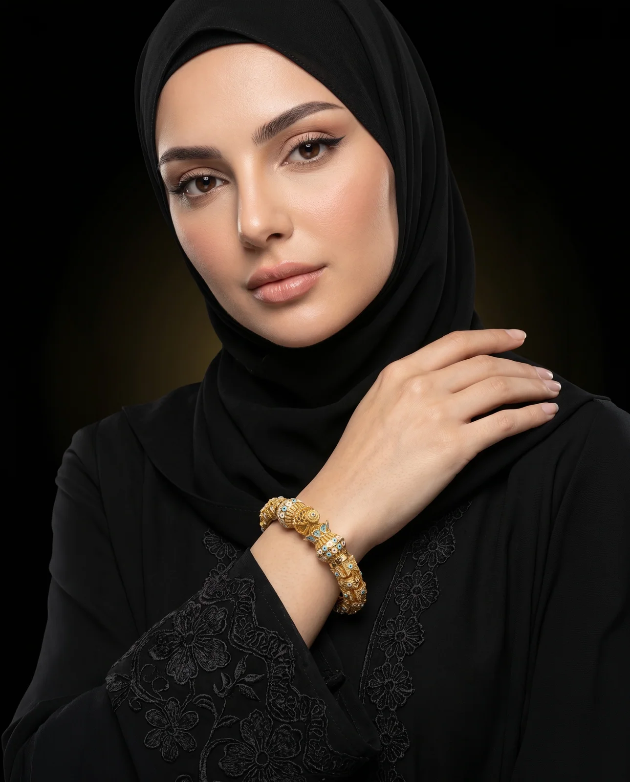 سوار كلابش ذهب ملكي بنقوش دقيقة