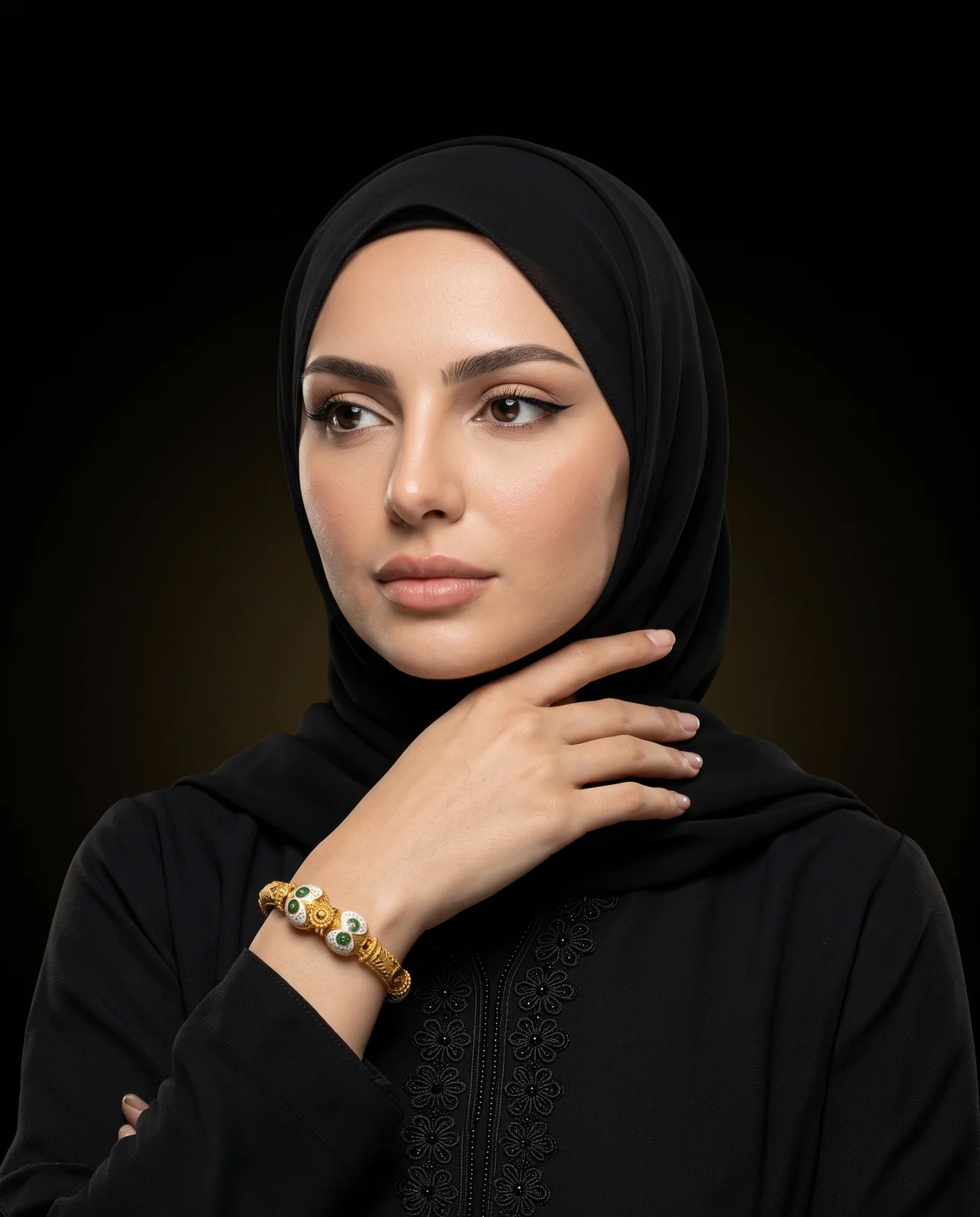 سوار كلابش ذهب أصفر عريض بزخارف تقليدية