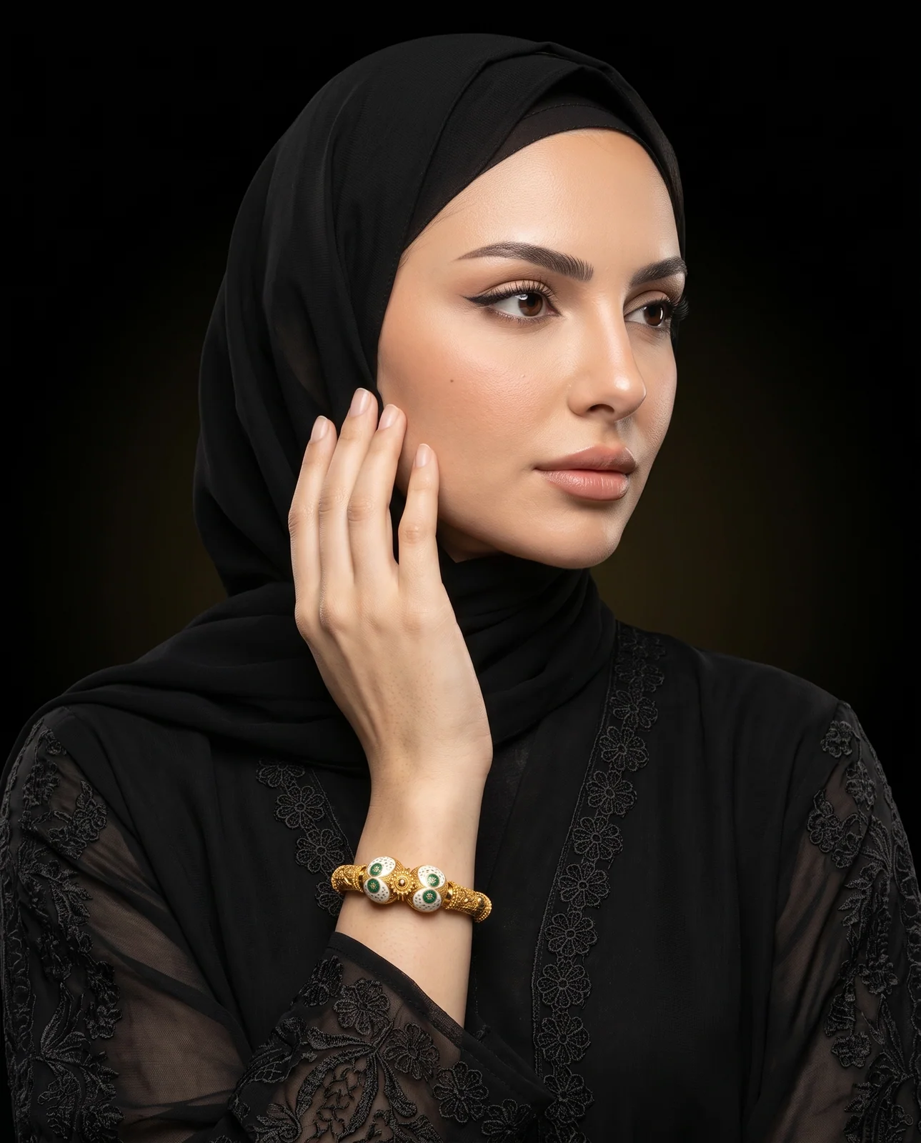 سوار كلابش ذهب أصفر عريض بزخارف تقليدية