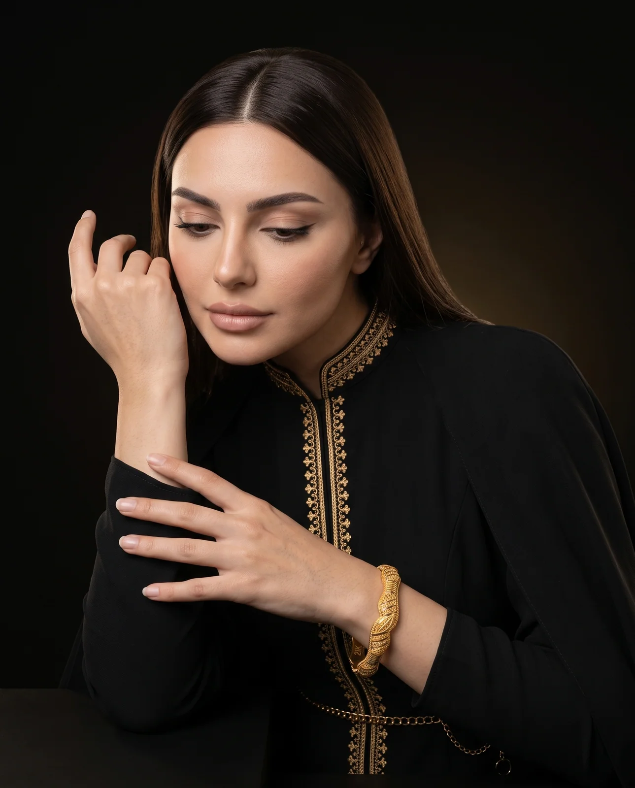 سوار ذهب أصفر بتصميم حلقات نصف دائرية