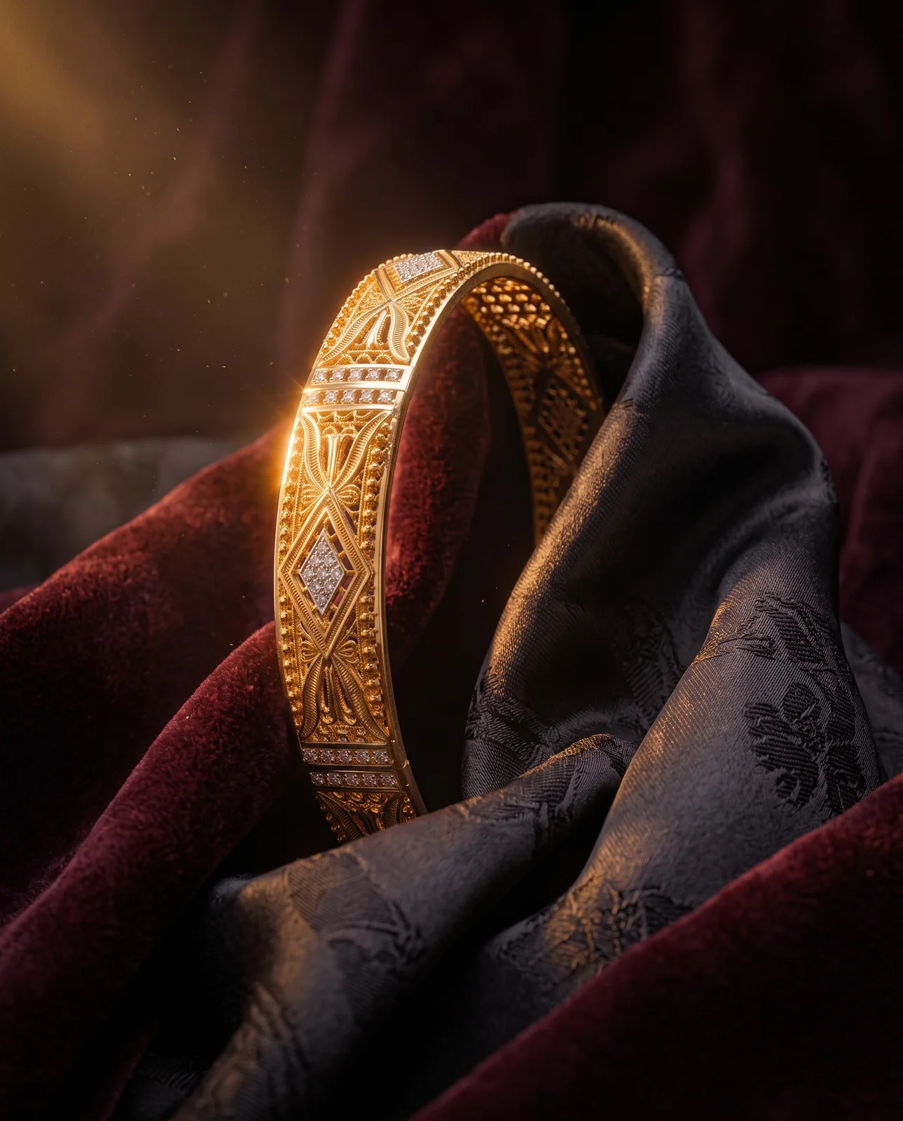 سوار ذهب أصفر ملكي بنقوش تراثية