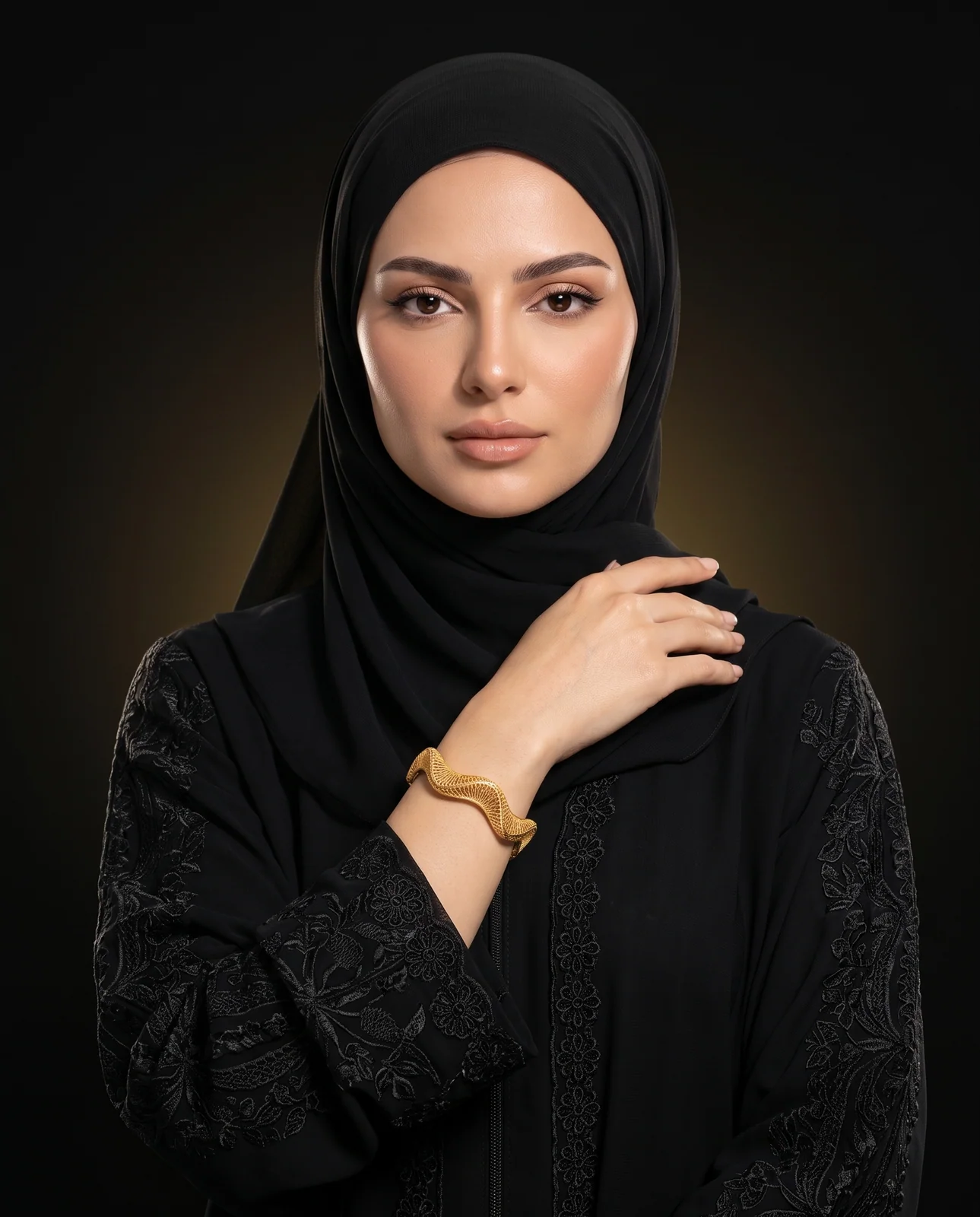 سوار ذهب أصفر بنقوش هندسية متقنة