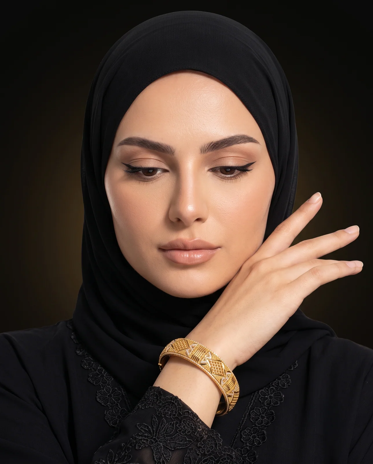 سوار ذهب أصفر بنقوش متعرجة فاخرة