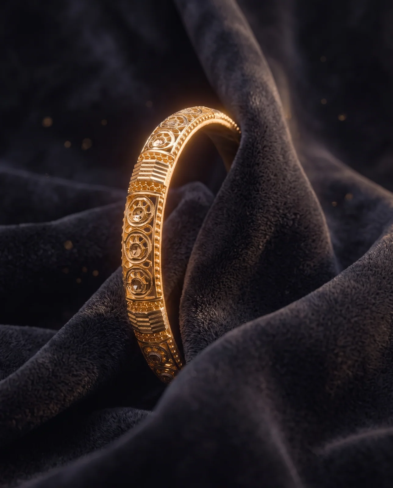 سوار ذهب أصفر بتصميم مجدول متداخل