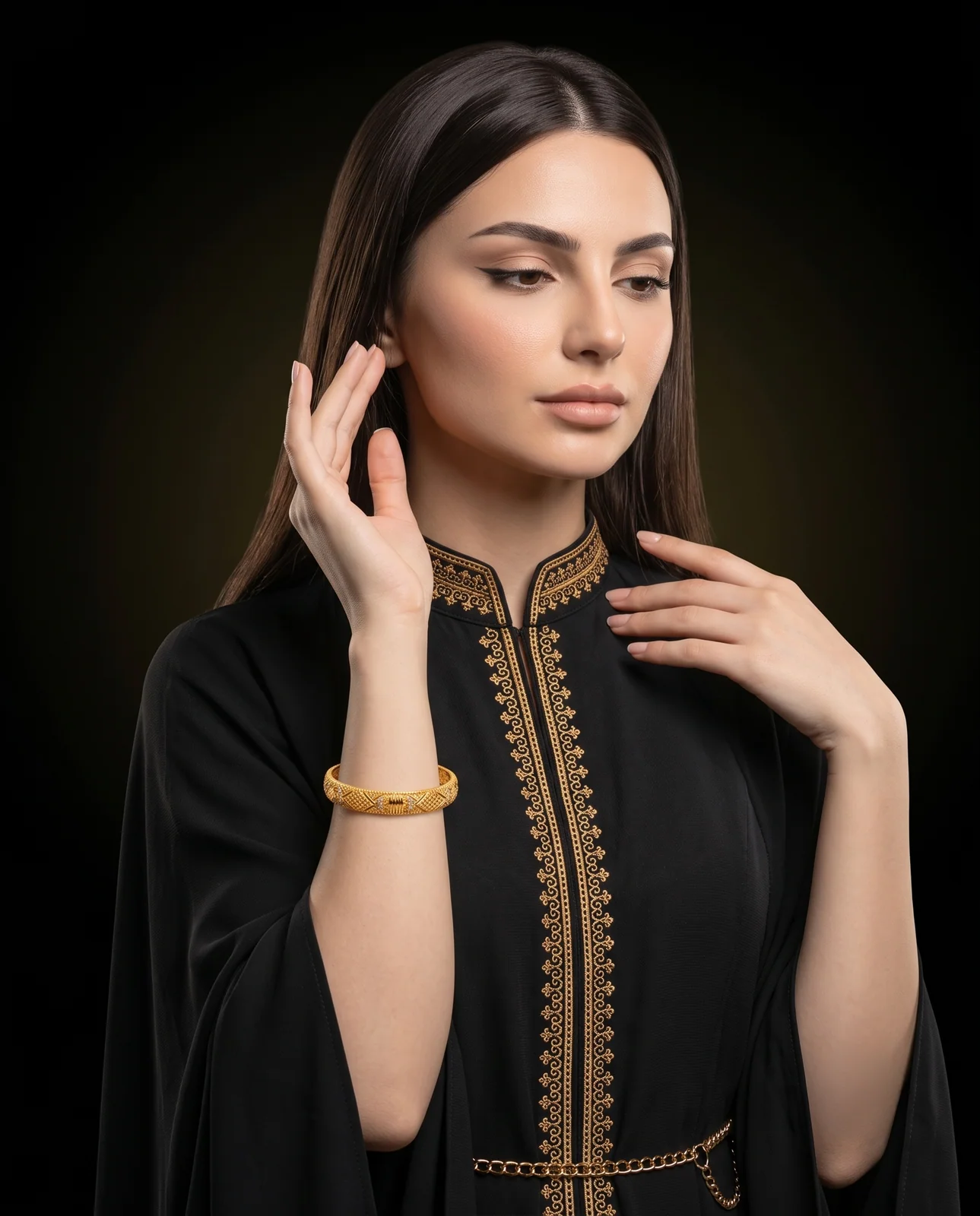 سوار ذهب أصفر مرصع بالألماس بتصميم خليجي راقٍ