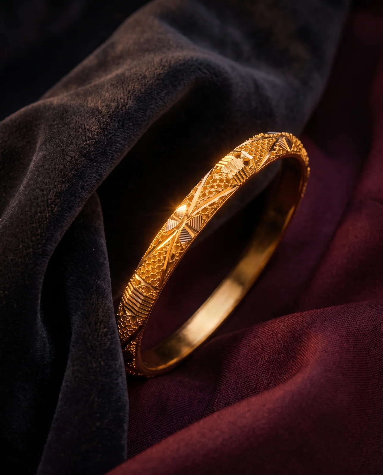 Luxurious Heritage Diamond Yellow Gold Bracelet